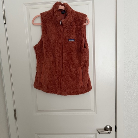 Patagonia Fuzzy Fleece Vest in Rust Brown - Picture 2 of 7
